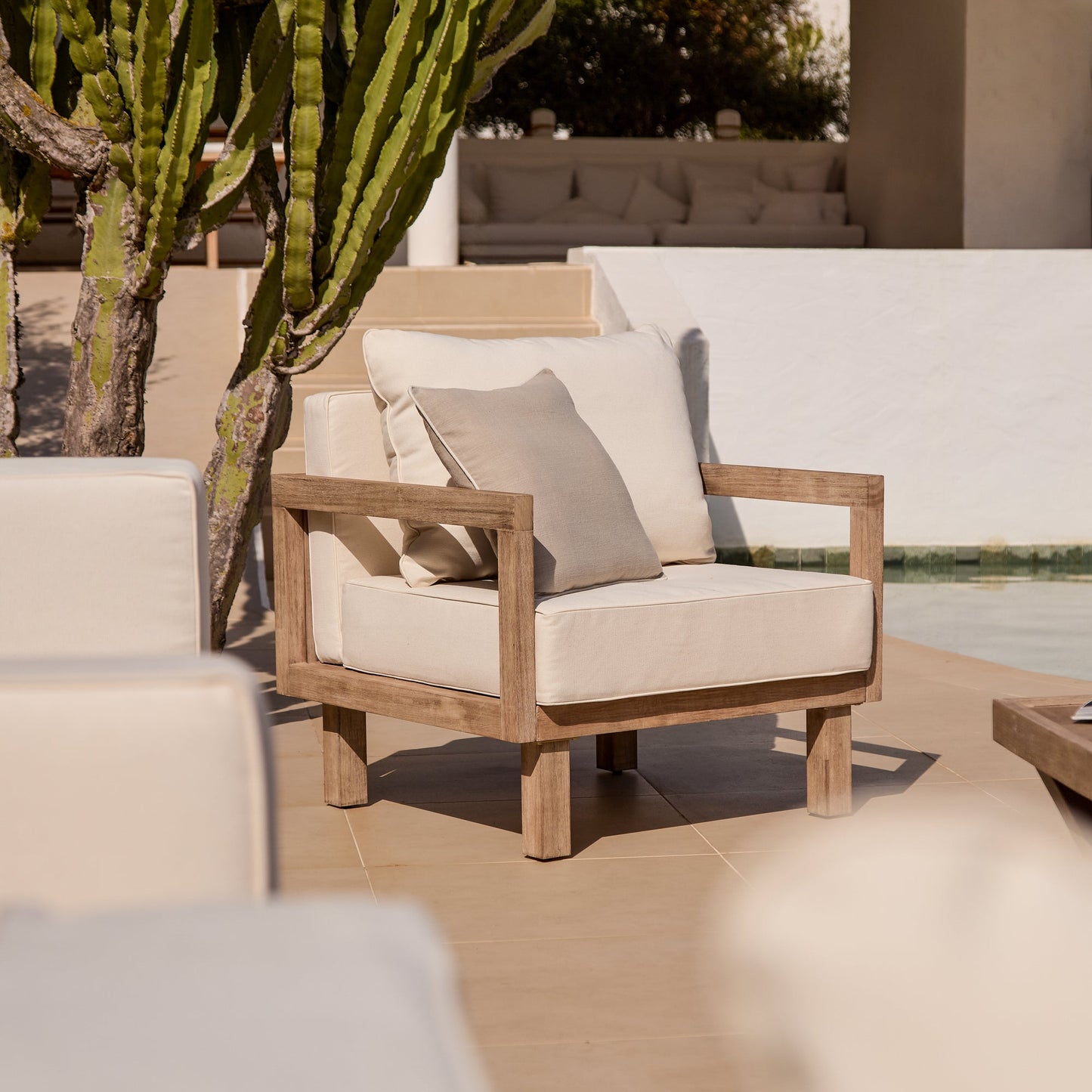 Akira 5 Seater Wooden Garden Set with 2 Akira Side Tables