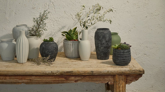 Outlet - Kalera 30cm Terracotta Vase - White